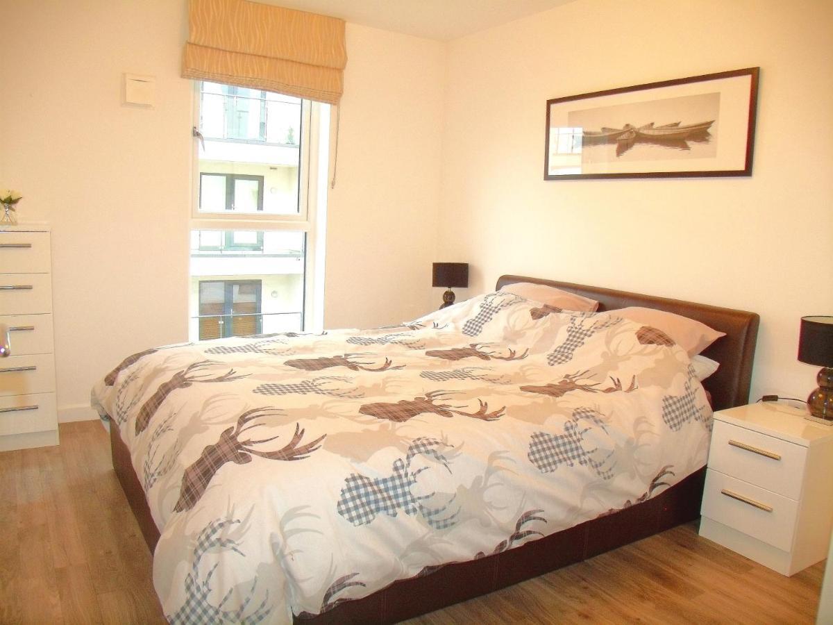 New Central Woking 1 And 2 Bedroom Apartments With Free Gym, Close To Train Station Exterior photo