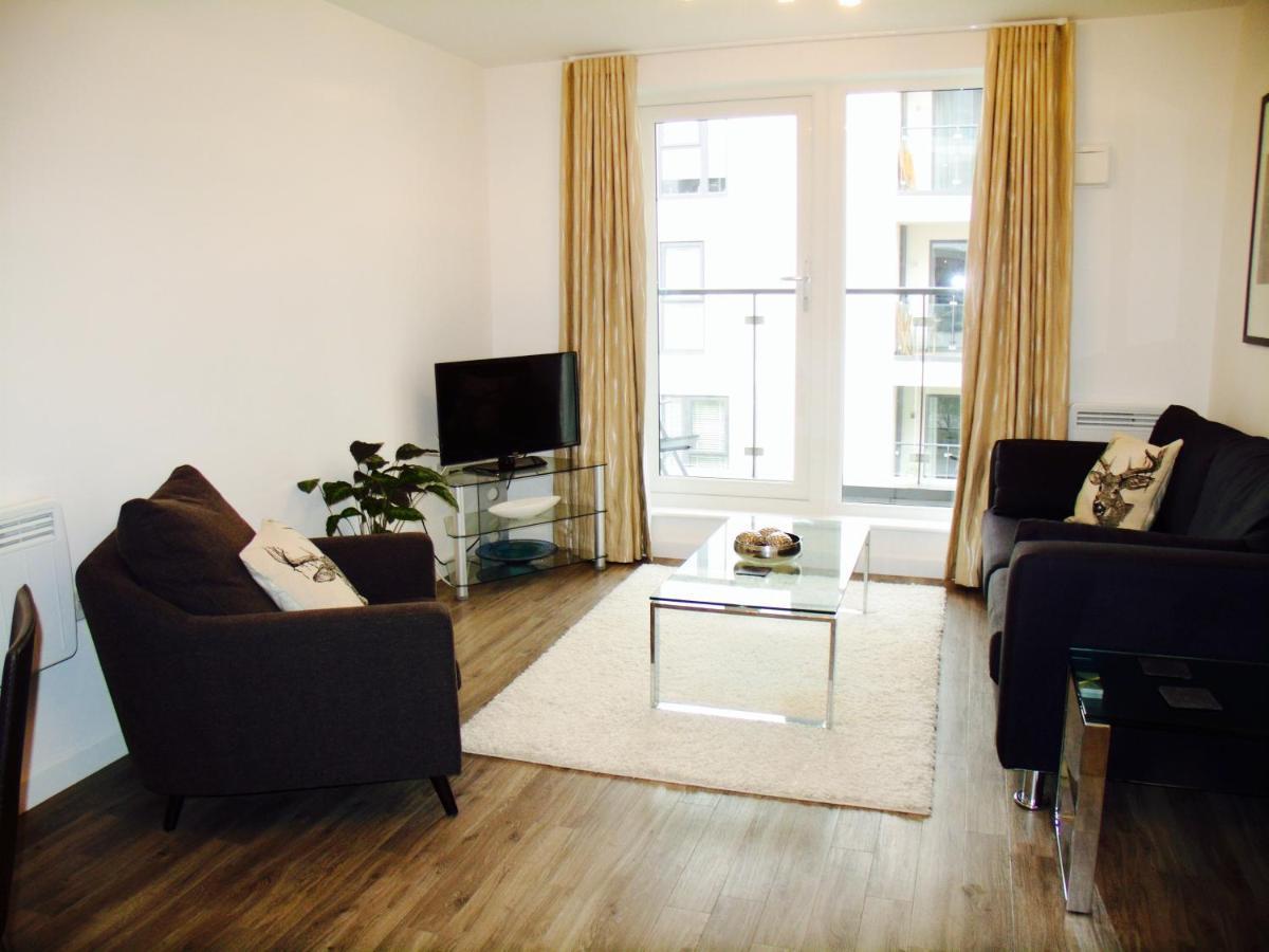 New Central Woking 1 And 2 Bedroom Apartments With Free Gym, Close To Train Station Exterior photo