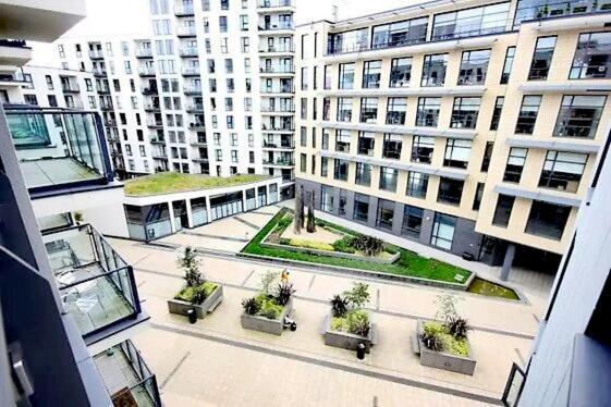 New Central Woking 1 And 2 Bedroom Apartments With Free Gym, Close To Train Station Exterior photo