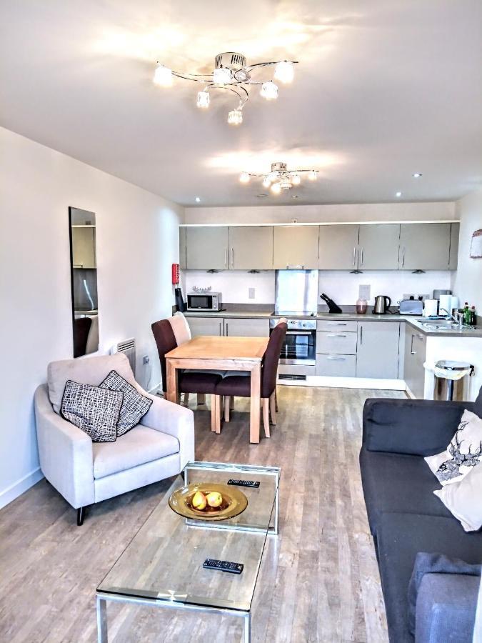 New Central Woking 1 And 2 Bedroom Apartments With Free Gym, Close To Train Station Exterior photo