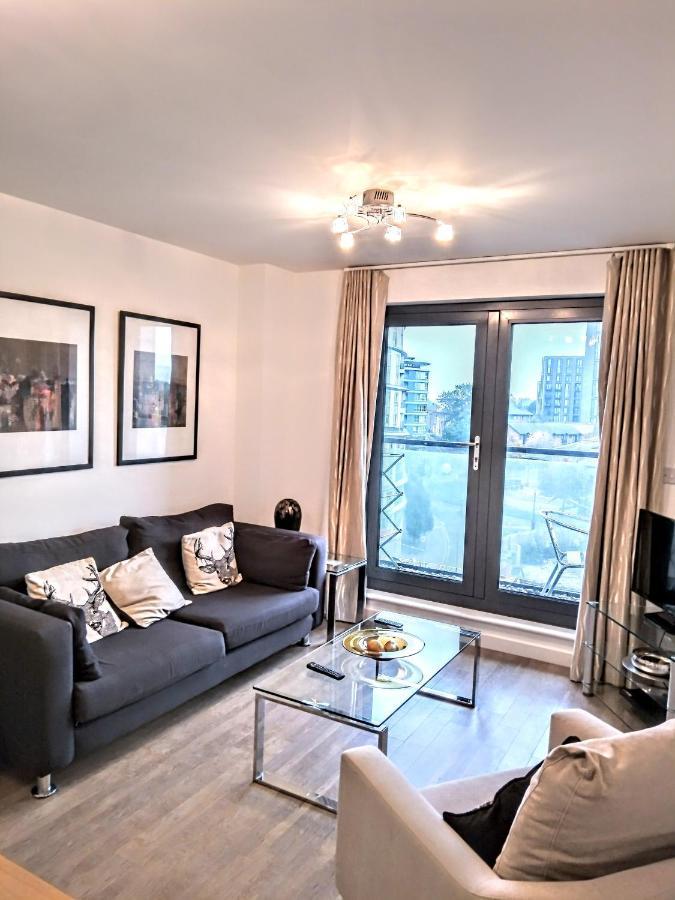 New Central Woking 1 And 2 Bedroom Apartments With Free Gym, Close To Train Station Exterior photo