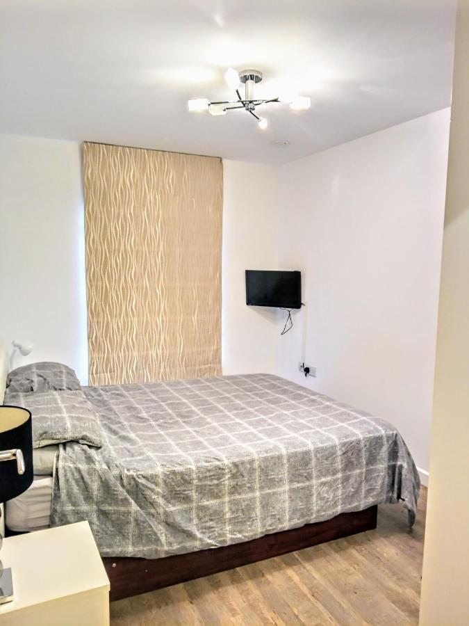 New Central Woking 1 And 2 Bedroom Apartments With Free Gym, Close To Train Station Exterior photo