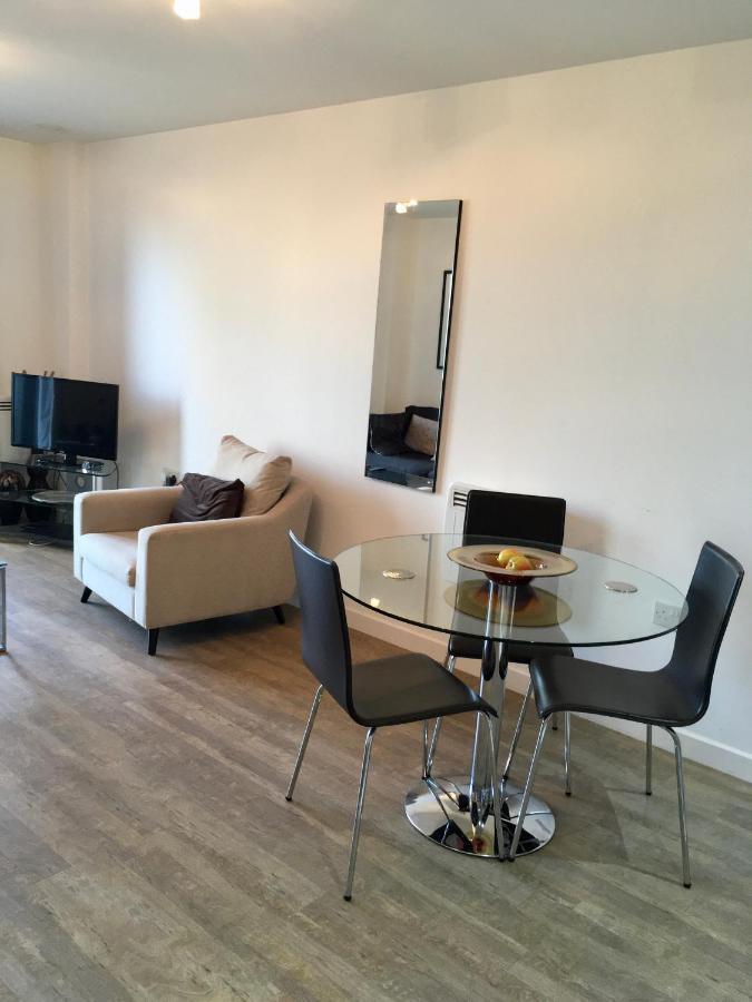 New Central Woking 1 And 2 Bedroom Apartments With Free Gym, Close To Train Station Exterior photo