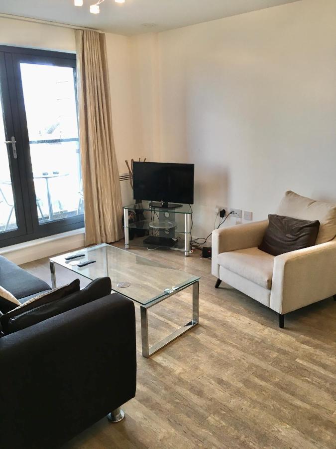 New Central Woking 1 And 2 Bedroom Apartments With Free Gym, Close To Train Station Exterior photo