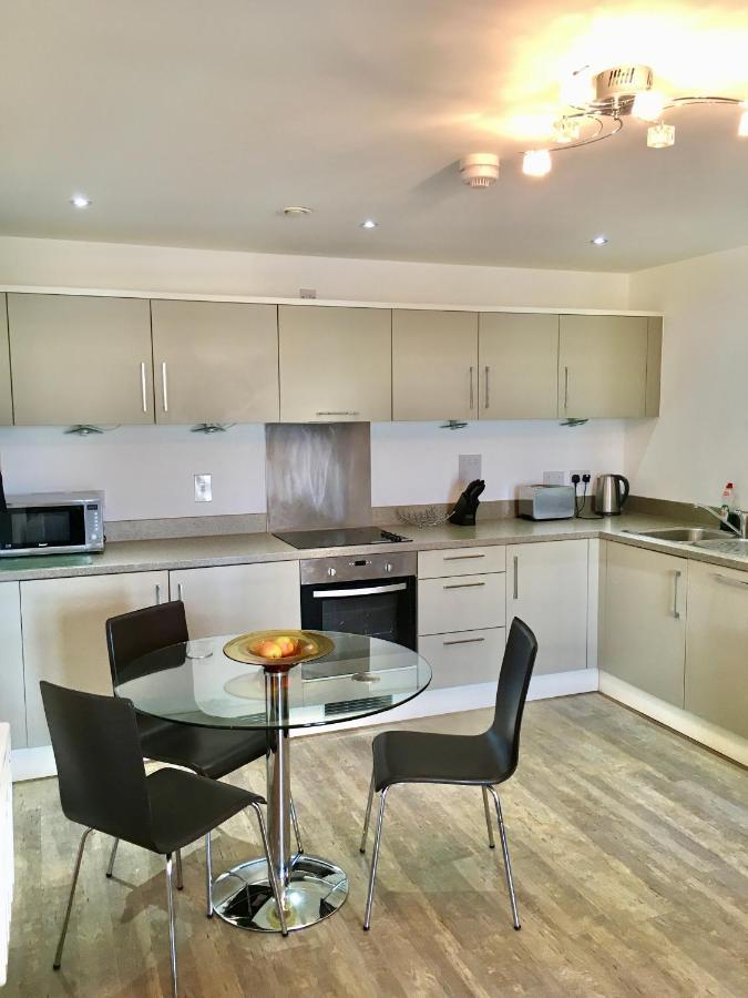 New Central Woking 1 And 2 Bedroom Apartments With Free Gym, Close To Train Station Exterior photo